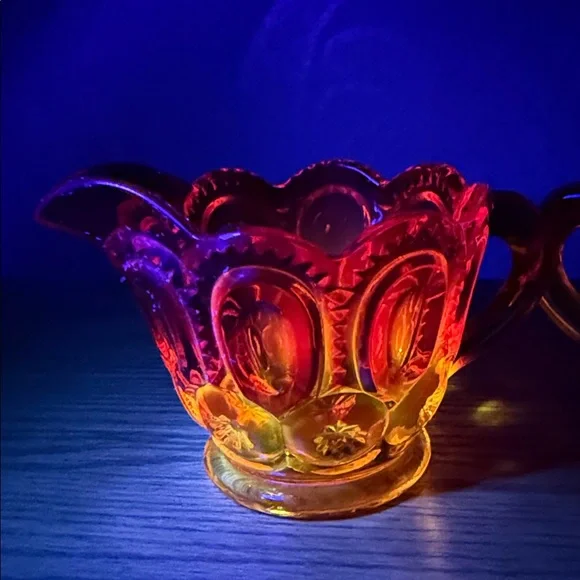 Vintage Moon and Star Amberina Glass Creamer and Sugar Set - Picture 2 of 7